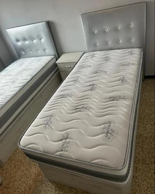 Canapé blanco de tela