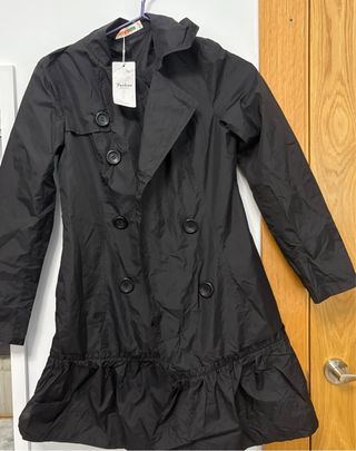 Chubasquero elegante negro