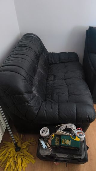 Sillón de cuero negro