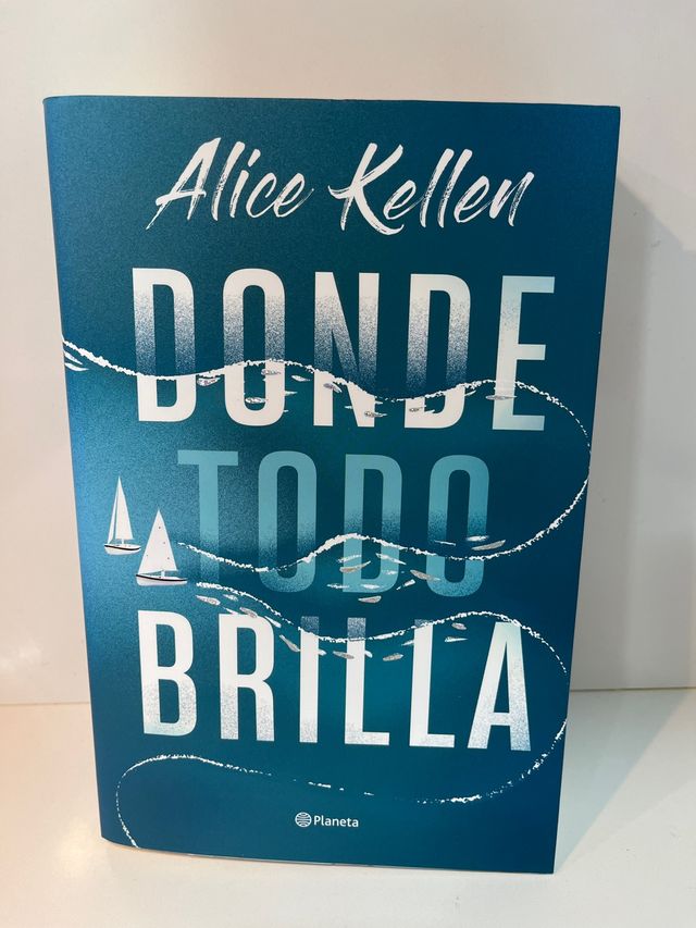 Donde todo brilla. Libro firmado por Alice Kellen