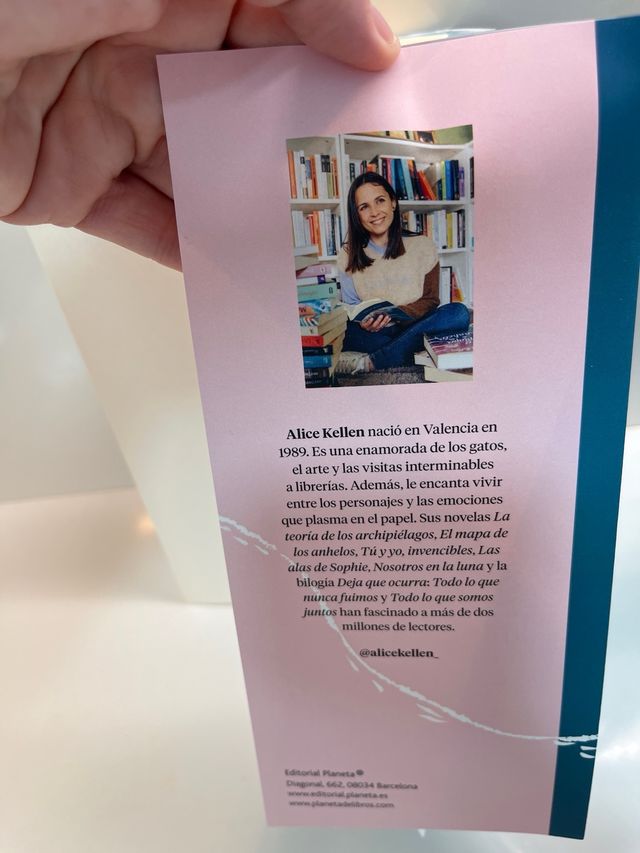 Donde todo brilla. Libro firmado por Alice Kellen