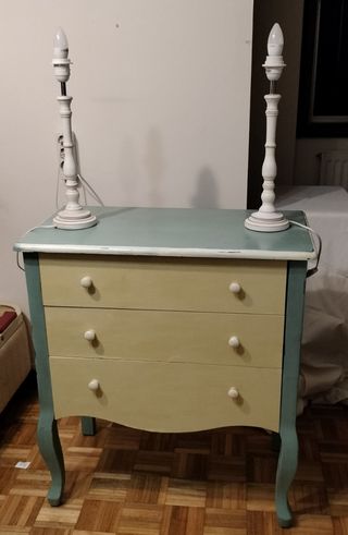 Mueble de cajones decorado