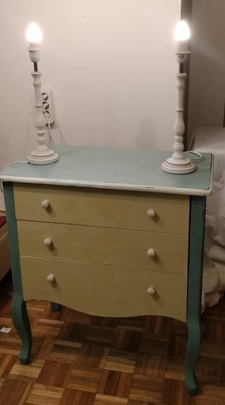 Mueble de cajones decorado