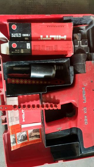 Pistola Hilti DX 450 para clavos