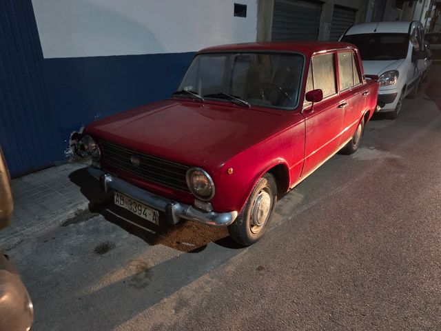 SEAT 124 19977