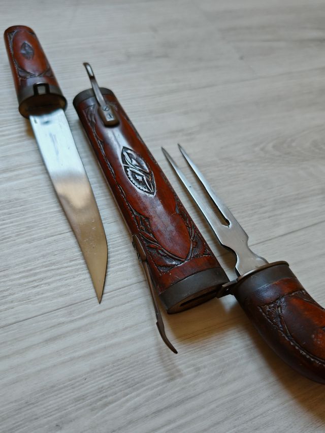 Forchettone e col (legno intagliato)