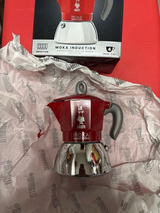 Caffettiera rossa a induzione Bialetti Moka 4 tazze