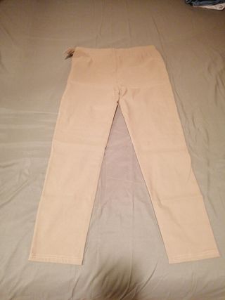 Pantalón beige elástico a estrenar Talla 42-48
