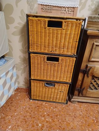 Mueble auxiliar mimbre y metal,,