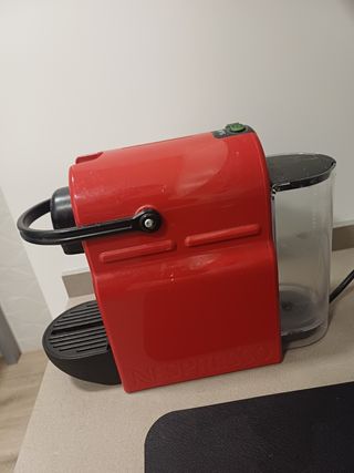Cafetera Nespresso Inissia Roja