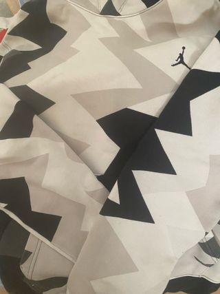 Sudadera Jordan con estampado geométrico