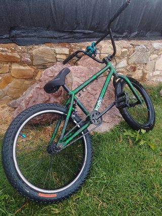 BMX Mafia Kuhs Verde y negra 