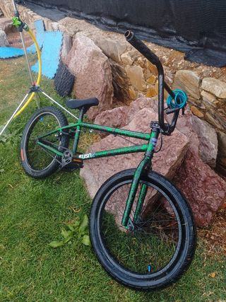 BMX Mafia Kuhs Verde y negra 
