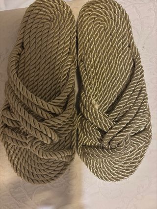 Chanclas Oysho cordón dorado