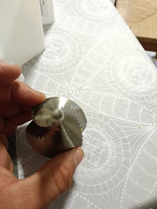 Broca escalonada de metal
