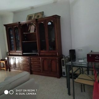 Mueble de salón madera y cristal