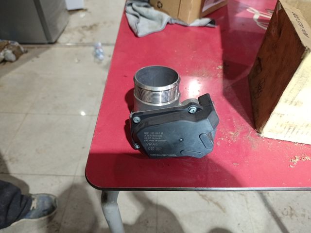 Caja Mariposa Admisión Continental 06F133062Q