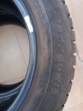 Neumáticos 185/60 R15 seminuevos