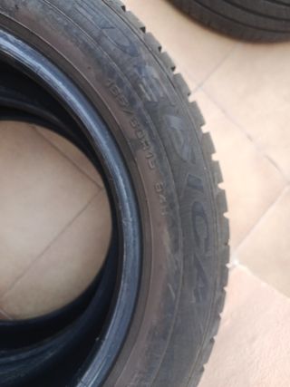 Neumáticos 185/60 R15 seminuevos