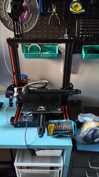 Impresora 3D Ender V2 + accesorios + flejes