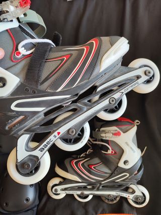 Patines en línea con protecciones
