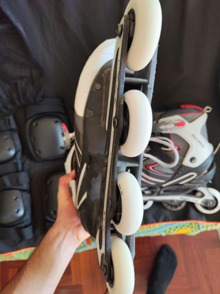 Patines en línea con protecciones