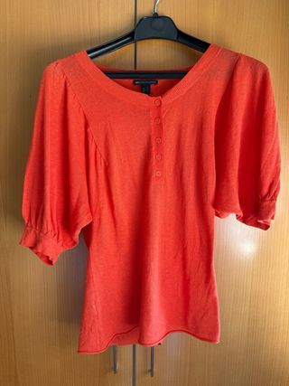 Blusa naranja manga media