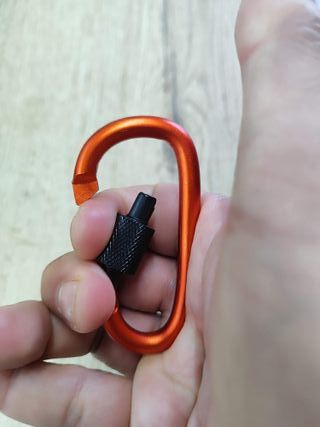 Mosquetón Táctico Naranja con Rosca
