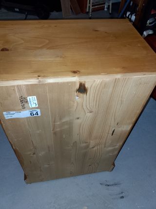 Mueble de pino con cajón y puerta