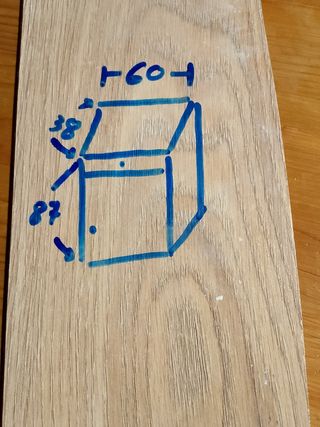 Mueble de pino con cajón y puerta