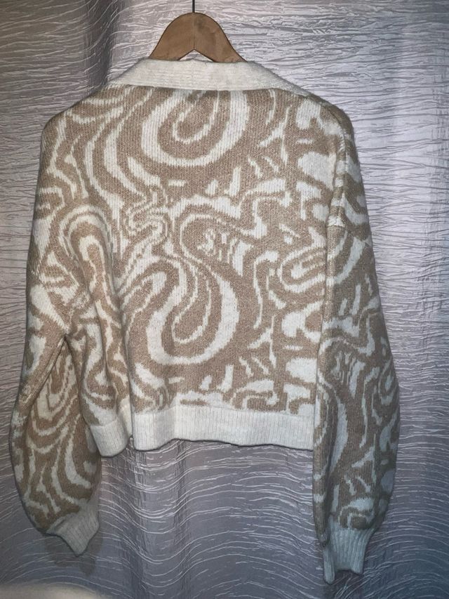 Chaqueta Stradivarius Beige y Blanca