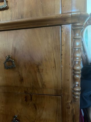 Cassettiera in legno con piano in marmo