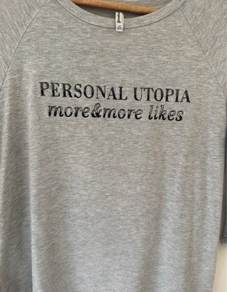 Camiseta Stradivarius gris