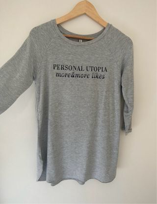 Camiseta Stradivarius gris