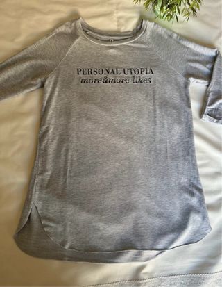 Camiseta Stradivarius gris