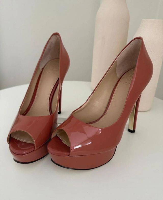Salones Guess Rojos Peep Toe Tacón Aguja