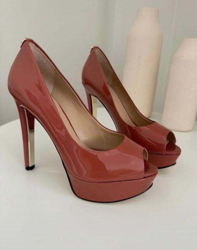 Salones Guess Rojos Peep Toe Tacón Aguja