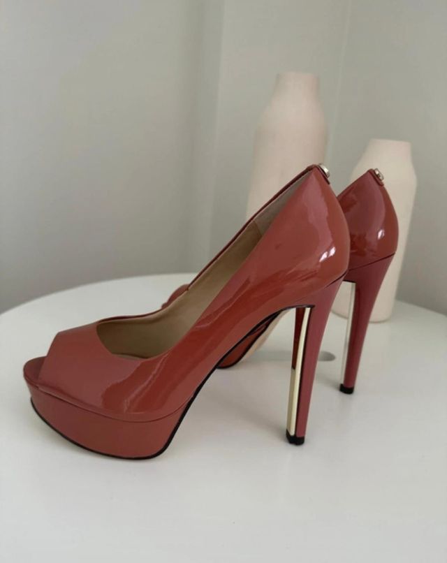 Salones Guess Rojos Peep Toe Tacón Aguja