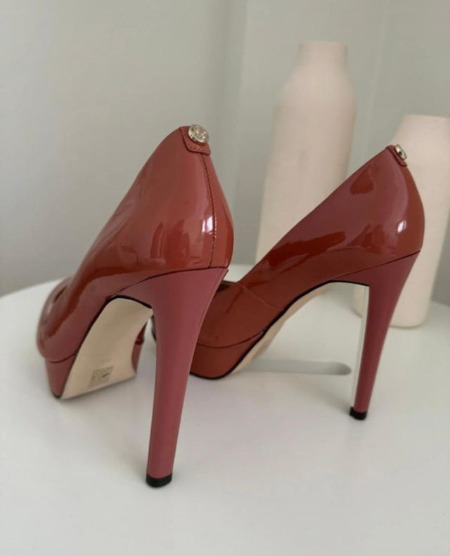 Salones Guess Rojos Peep Toe Tacón Aguja