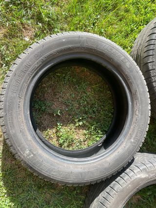 4 Ruedas Michelin 195/55 R16 87H.
.
