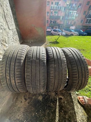 4 Ruedas Michelin 195/55 R16 87H.
.
