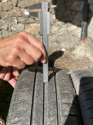 4 Ruedas Michelin 195/55 R16 87H.
.
