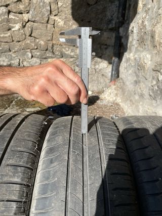 4 Ruedas Michelin 195/55 R16 87H.
.
