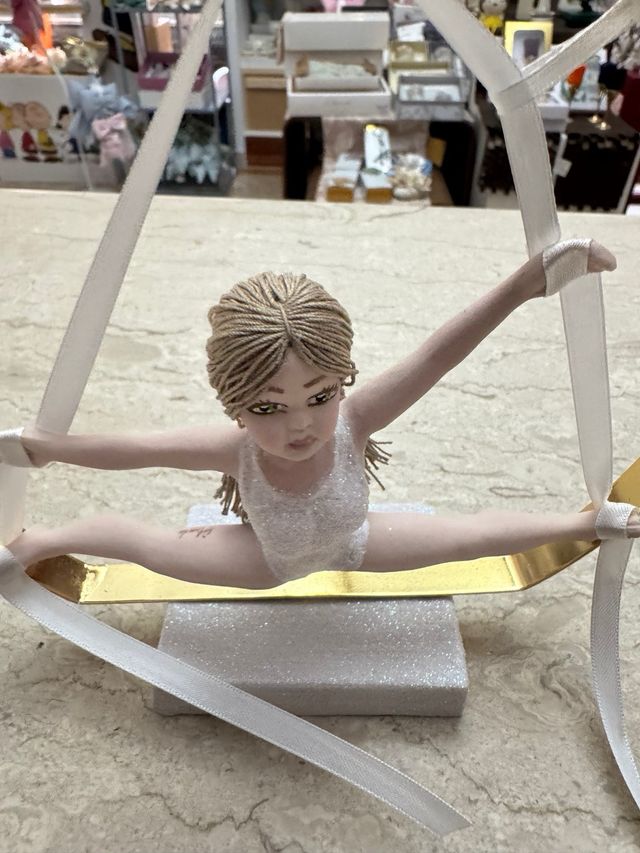 Bambola Capodimonte su base in ottone