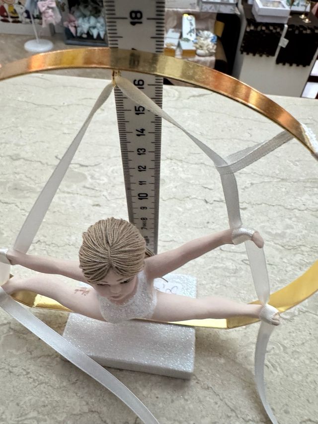 Bambola Capodimonte su base in ottone