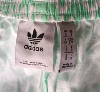 Pantalón corto Adidas verde Talla S