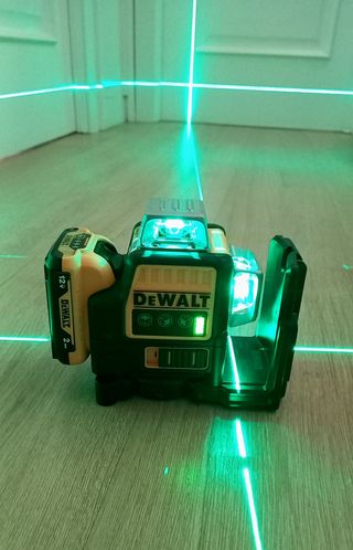 NIVEL LASER 12 LINEAS DW089LG, CARGADOR Y BATERIA