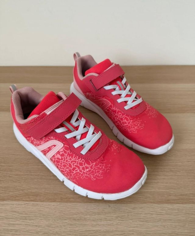 Zapatillas deportivas unisex rojas y rosas