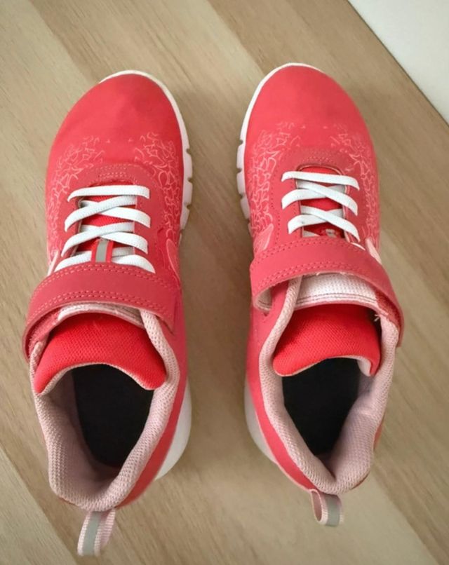 Zapatillas deportivas unisex rojas y rosas