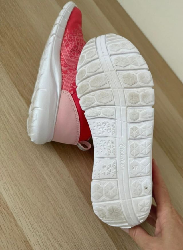 Zapatillas deportivas unisex rojas y rosas